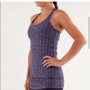 LULULEMON 🍋 purple tank top, size 4 long stretchy racer back tank small